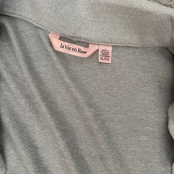 La Vie En Rose woman’s XL, lounge top. Super soft. Kept in closet mostly. - Picture 4 of 5